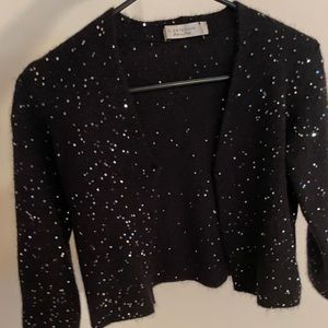D. Exterior black cardigan